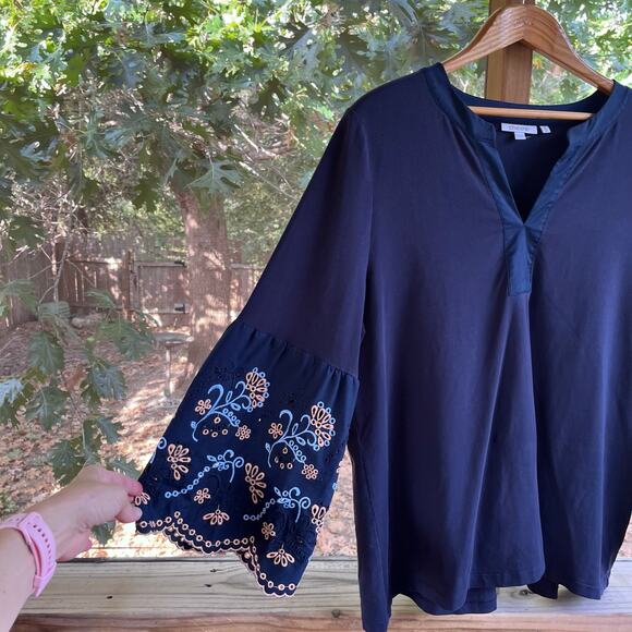 Chico's Women's Navy Embroidered Flare Sleeve Top Size 3 (XL) - Picture 3 of 6